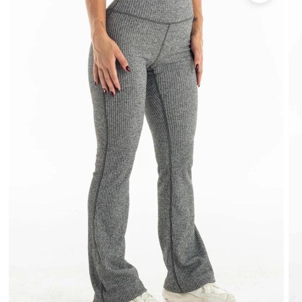 ECHT Ribbed Flared Leggings - Picture 3 of 8